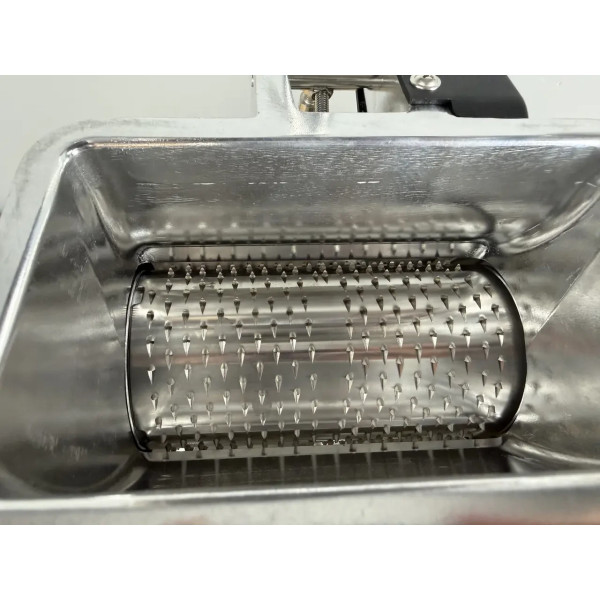 Мясорубка сыротерка комбинированная Vektor CG22DM