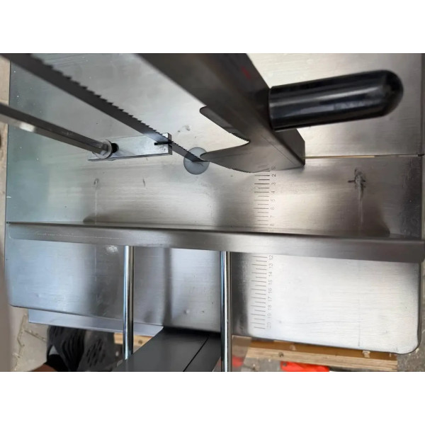 Пила стрічкова для м'яса Vektor J310 (2200W)